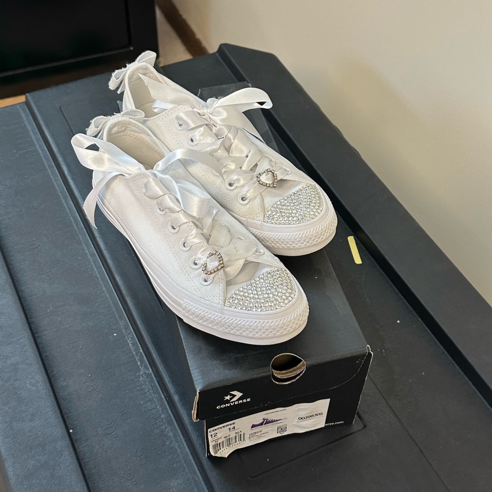 Bride wedding shoes converse